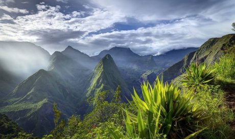 Découvrez l'île de la Réunion pour la Saint-Valentin grâce à notre offre de survol en hélicoptère à Saint-Pierre